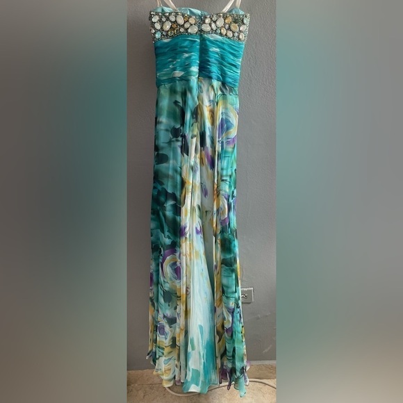 Tony Bowls Dramatic Floral Print Chiffon Formal Dress. Size 0 - Picture 6 of 15